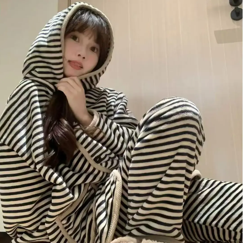 睡衣女秋冬加绒加厚法兰绒珊瑚绒条纹可爱简约ins可外穿家居服女