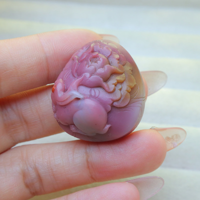 老矿盐源玛瑙生肖兔子吊坠挂件收藏粉嫩色满肉雕刻毛衣链DIY配件