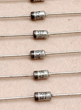 1N5250B M标稳压管20V 0.5W直插 稳压二极管1/2W摩托 罗拉1N5266B