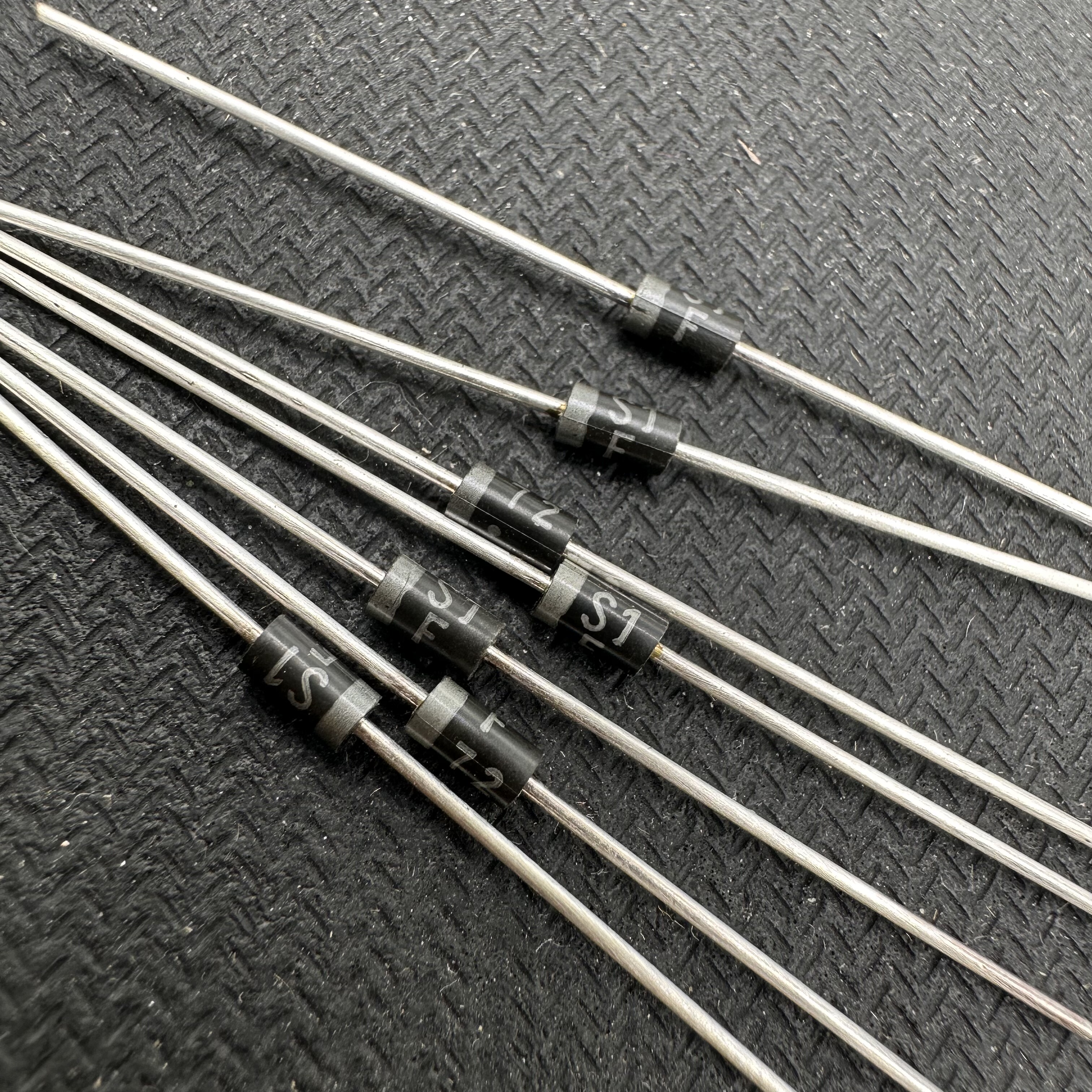 ES1F整流二极管ES1FV1 ESIF 三肯 DO-41 0.5A 1500V进口日本S1F