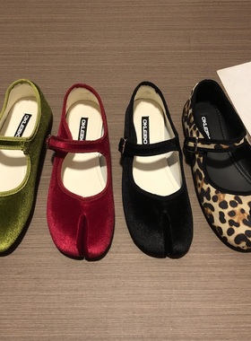 猪脚鞋女单鞋分趾马蹄鞋一字扣带绒面玛丽珍鞋网红软底复古豆豆鞋