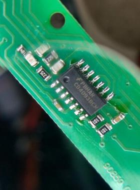 贴片IC CD4093BM CD4093BCM 施密特触发器芯片 SOP-14 可直拍