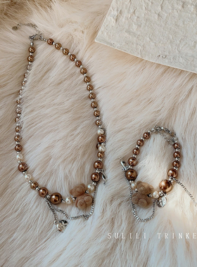 棕色独特设计感甜美小熊毛衣链