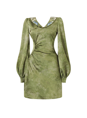 绿色新中式小众设计感V领气质连衣裙女秋季国风内搭绝美改良旗袍