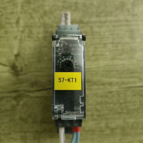 议价施耐德时间继电器 RE17RAMU，件，实物拍的图，可维修