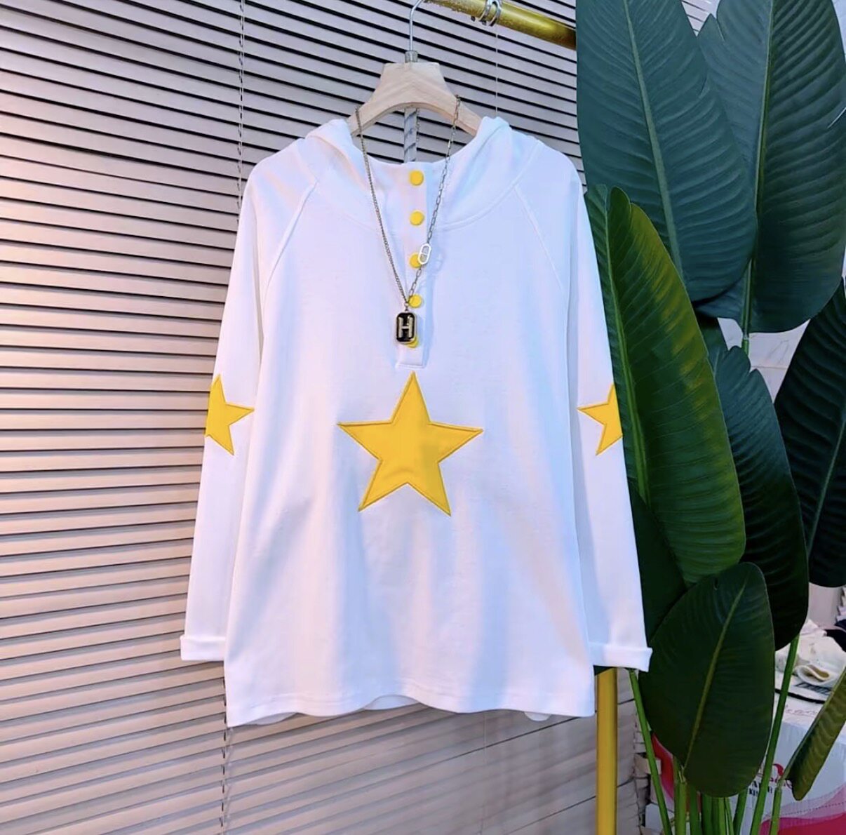 26秋季宽松黄色星星按扣白色连帽长袖T恤女大码胖mm休闲上衣帽衫