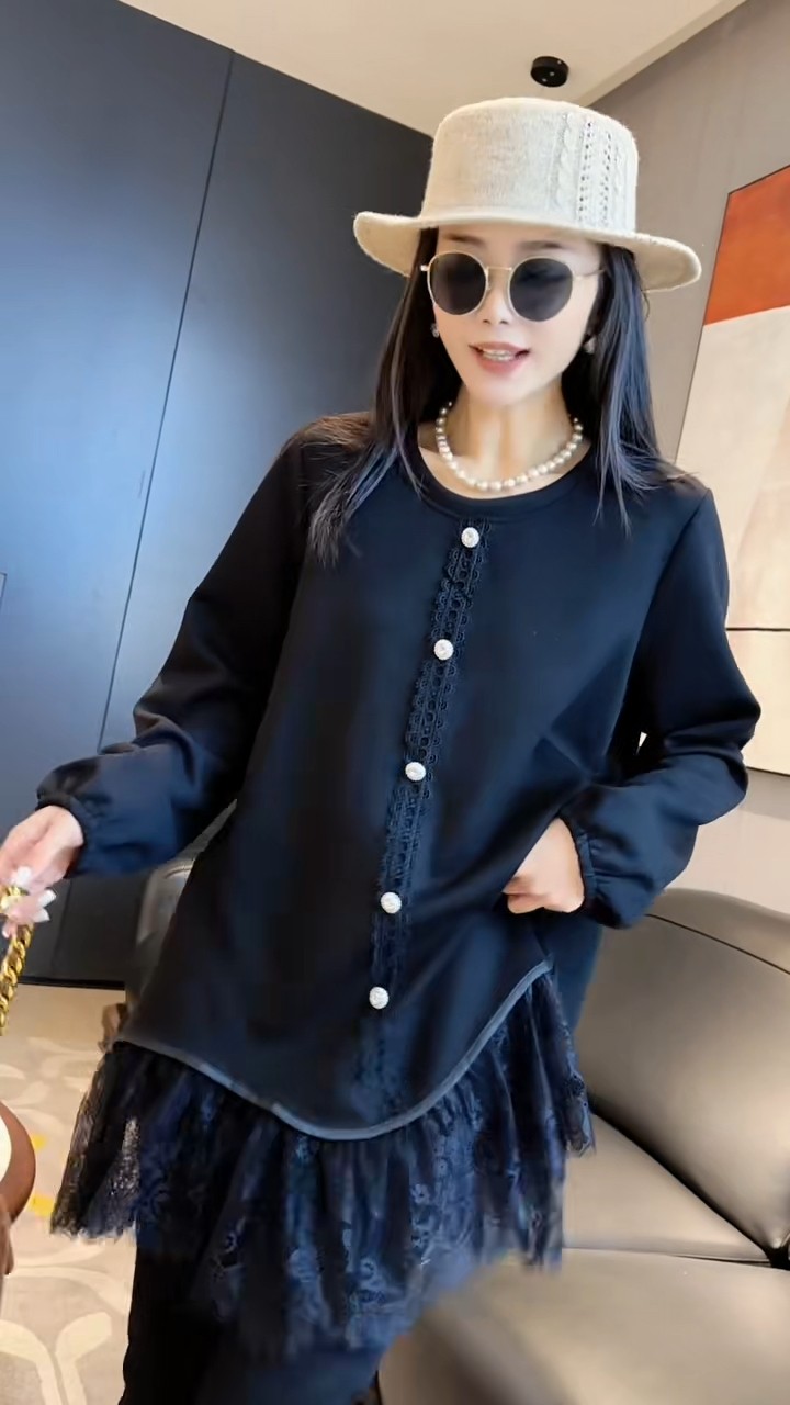 胖mm韩版宽松圆领长袖卫衣裙女2026春秋蕾丝拼接中长款上衣大衫裙