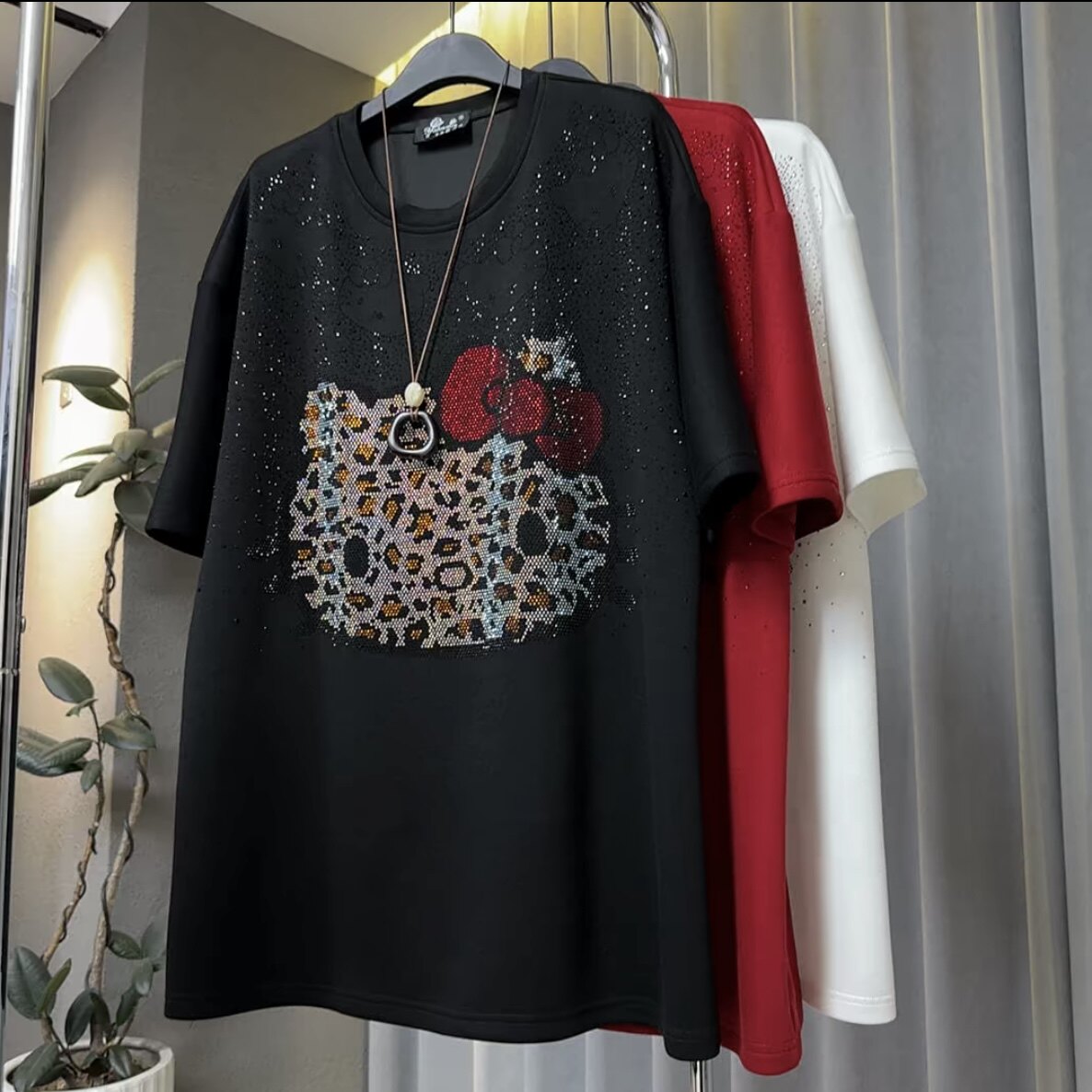 2026秋冬韩版烫钻卡通kitty猫圆领短袖T恤衫女中长款遮臀遮肉大衫