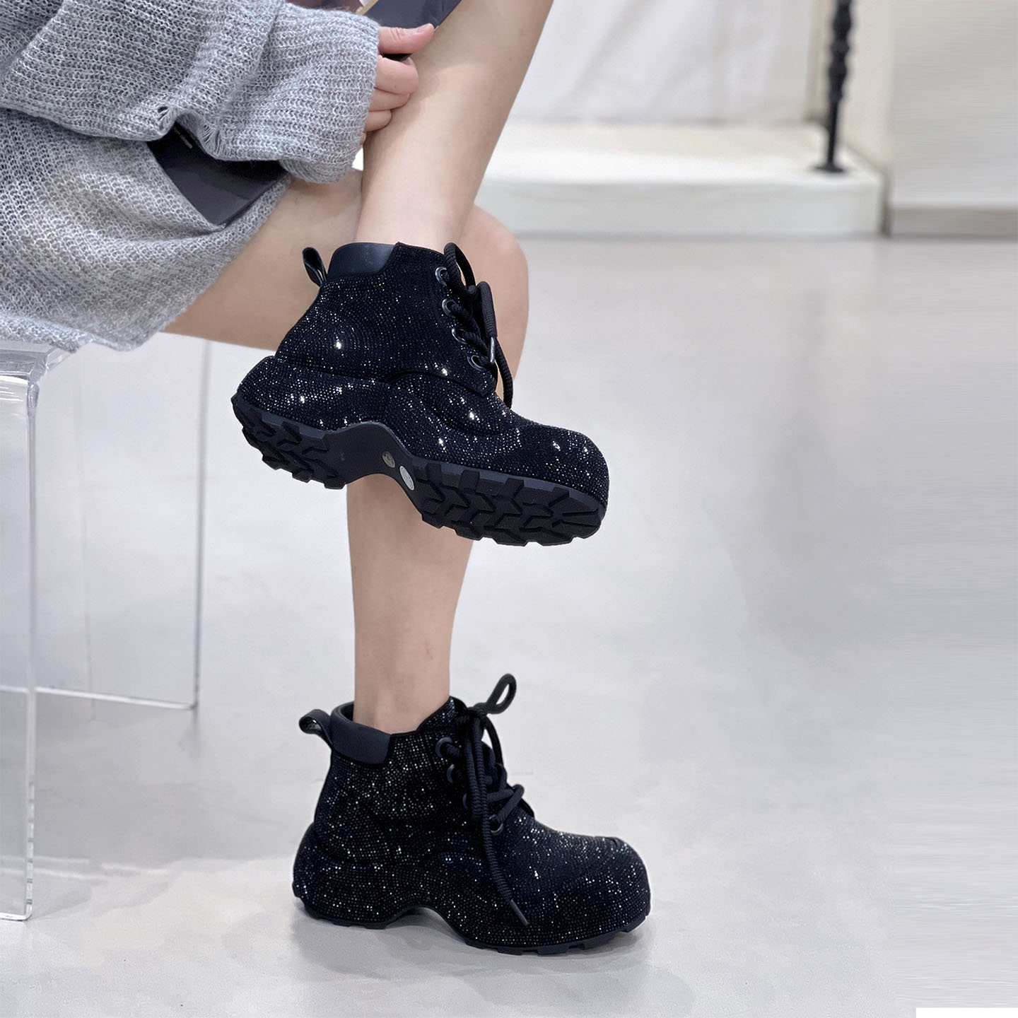 折扣季黑色亮片厚底增高马丁靴女