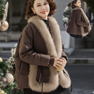 高档妈妈冬装羽绒服2025新款中年带毛领短款保暖外套中老年女棉衣