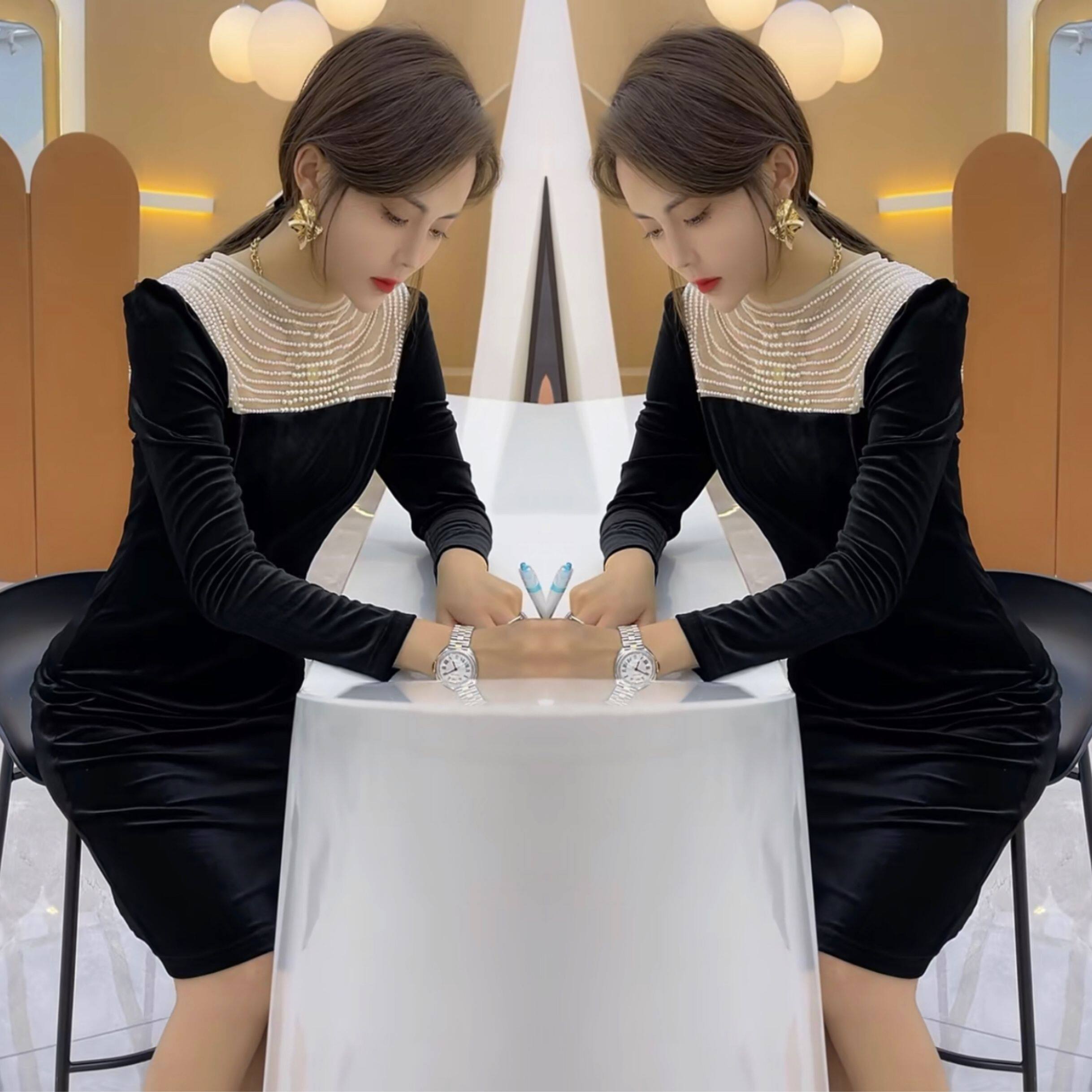轻奢风爆款女裙2021年秋季新款时尚重工高端丝绒珍珠领修身连衣裙