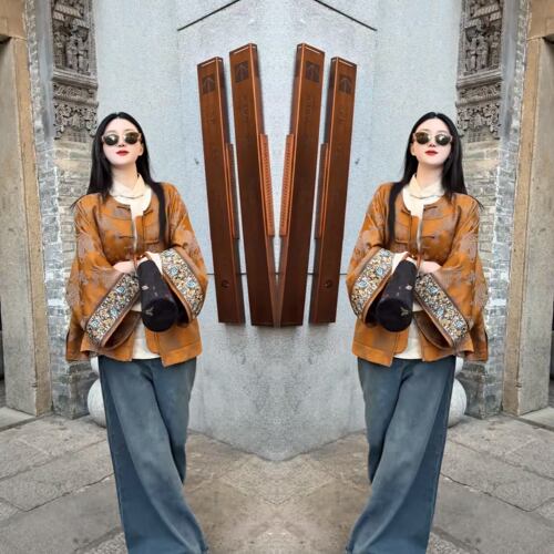 提花贵气盘扣外套搭配高腰裤子