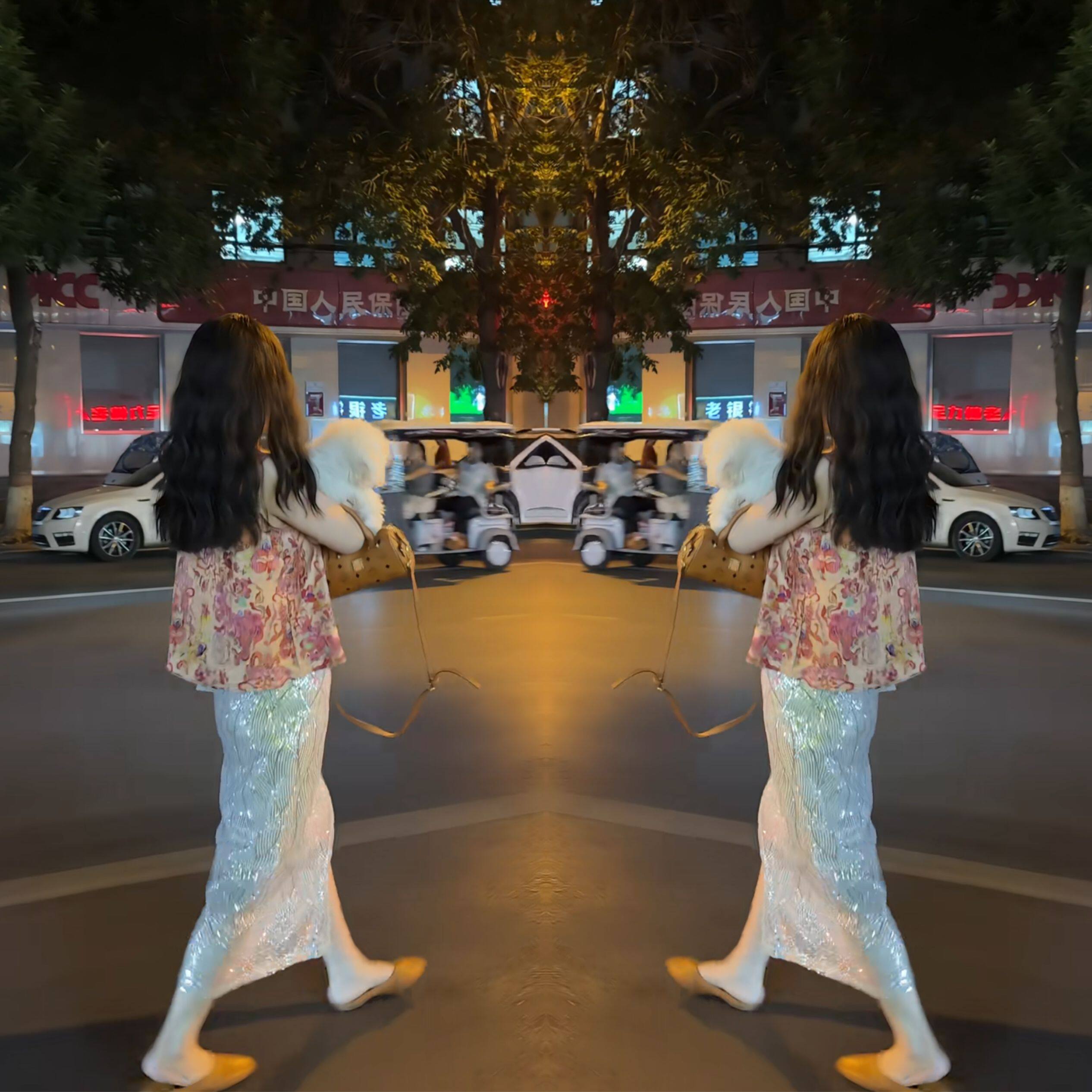 2025夏季新款女神范高级感优雅印花无袖百搭打底衫搭配亮片半身裙