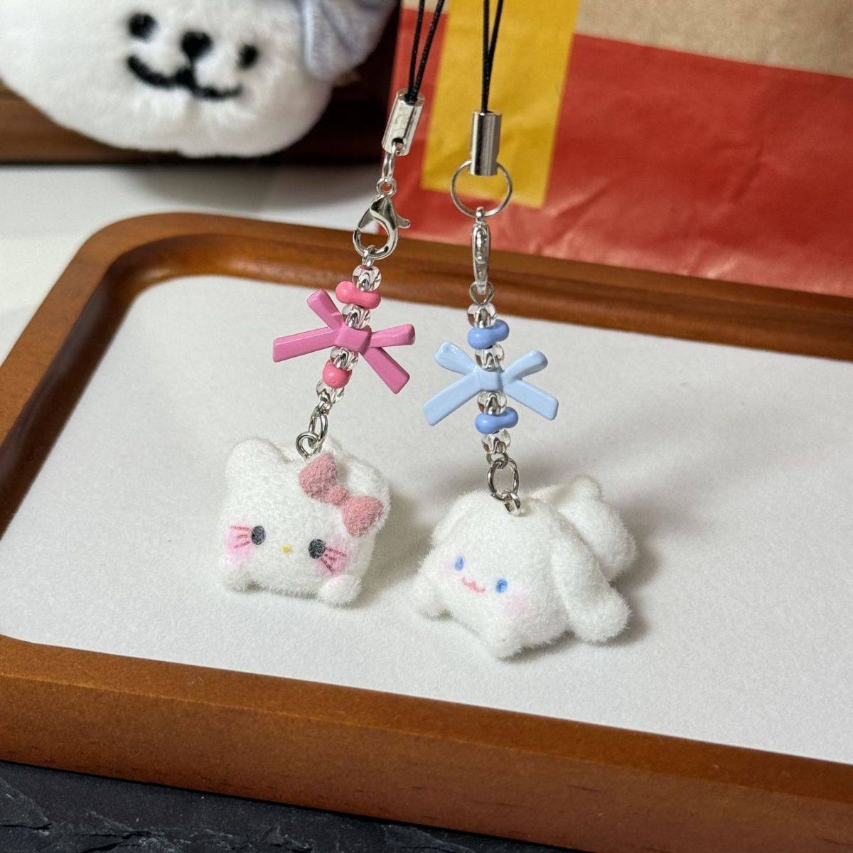 植绒蝴蝶结趴趴KT猫玉桂狗挂件