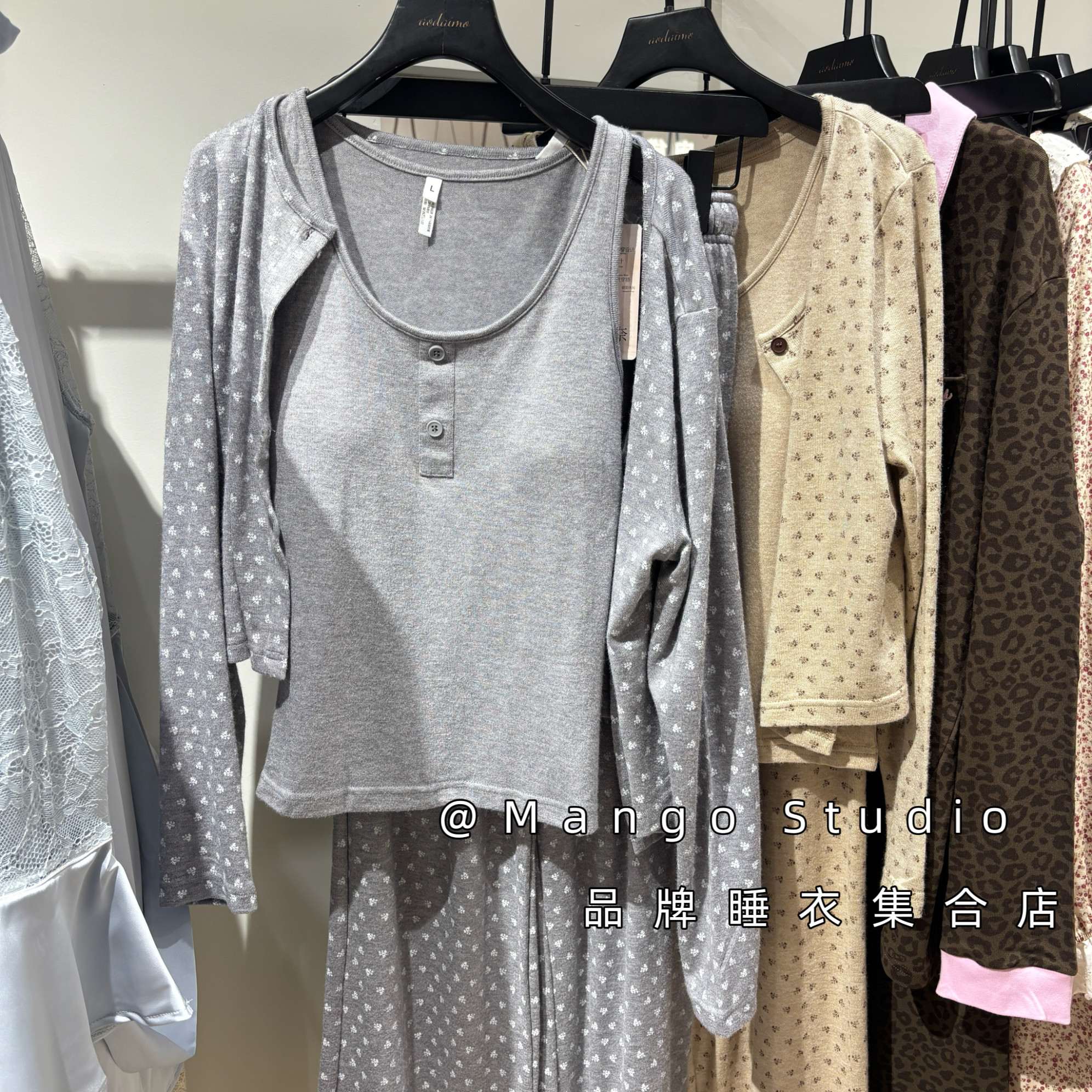 品牌带胸垫睡衣女秋季长袖印花家居服三件套遛狗开衫睡衣可外穿