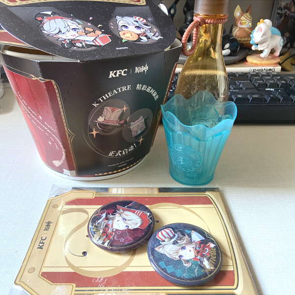 肯德基联动套餐全套桶+联动徽章+吧唧卡杯套+膨膨兽杯+魔术特调