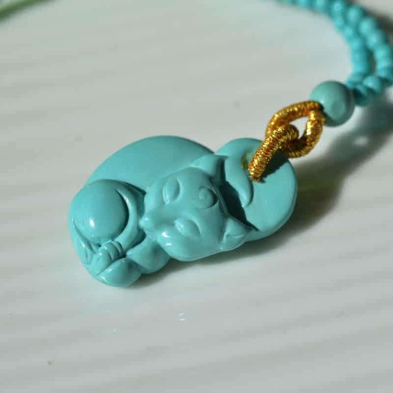 천연 원시 미네랄 하이 도자기 패턴리스 하늘색 청록색 작은 여우 펜던트와 비드 체인 신선하고 작고 귀여운 여성 모델