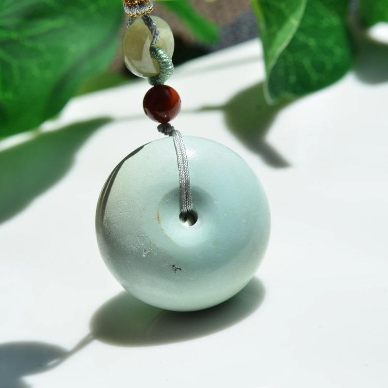 천연 크리스탈 원시 광석 최적화되지 않은 파란색과 흰색 청록색 평화 버클 펜던트 10.8G 간단하고 단순한 남성과 여성