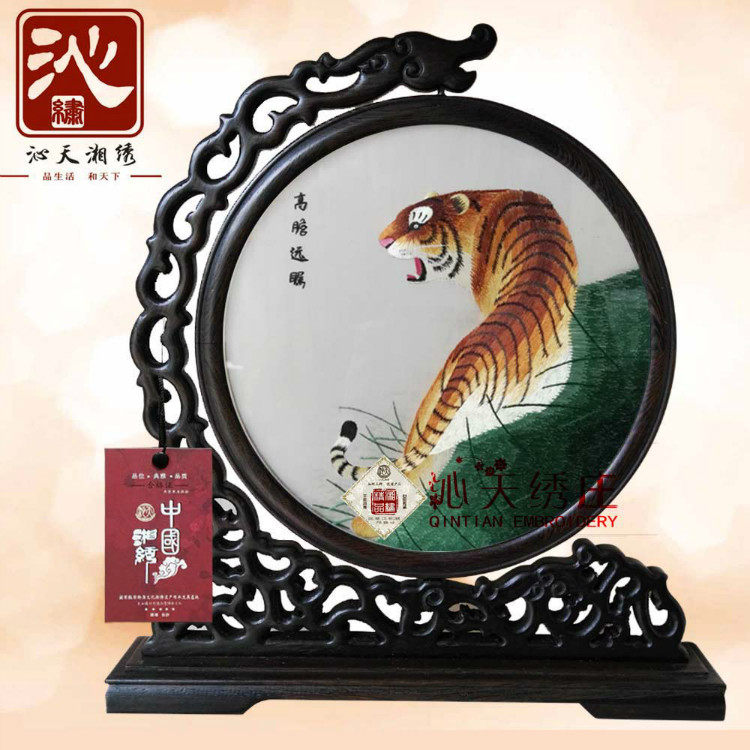 湘绣沁天湘绣生肖虎摆台