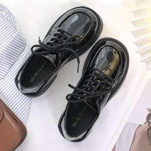 黑色小皮鞋女英伦风系带漆皮休闲鞋秋冬季百搭面试中跟工作制服鞋