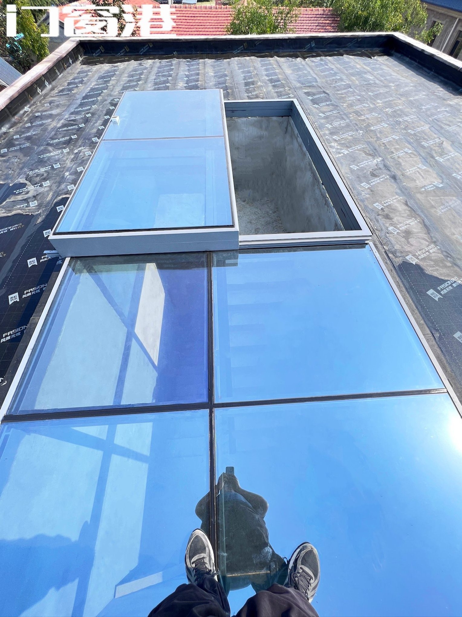 自建房平屋顶楼梯口电动平移天窗屋顶天台出入口铝合金天窗定制