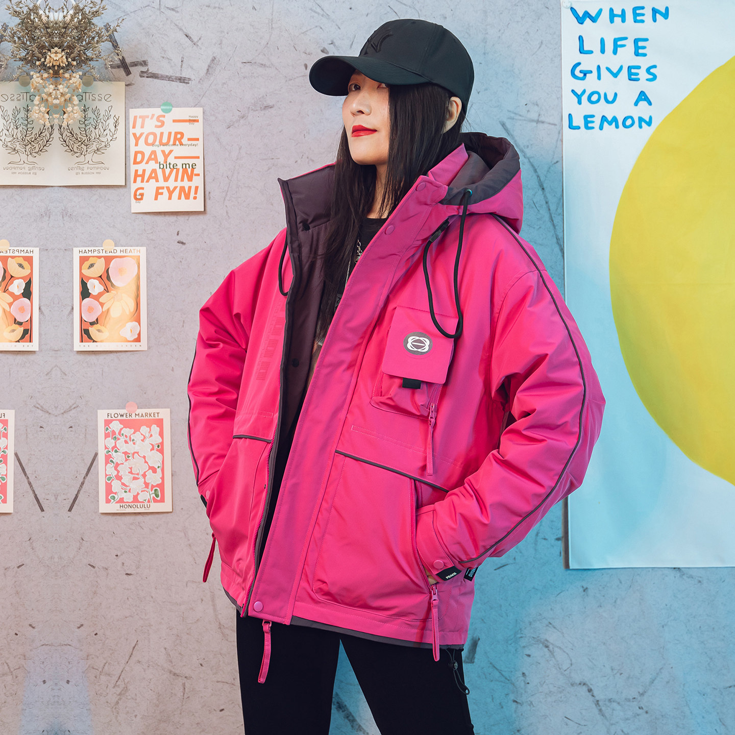 2025冬装潮牌街头背带式羽绒服保暖外套情侣男女宽松大码鸭绒玫红