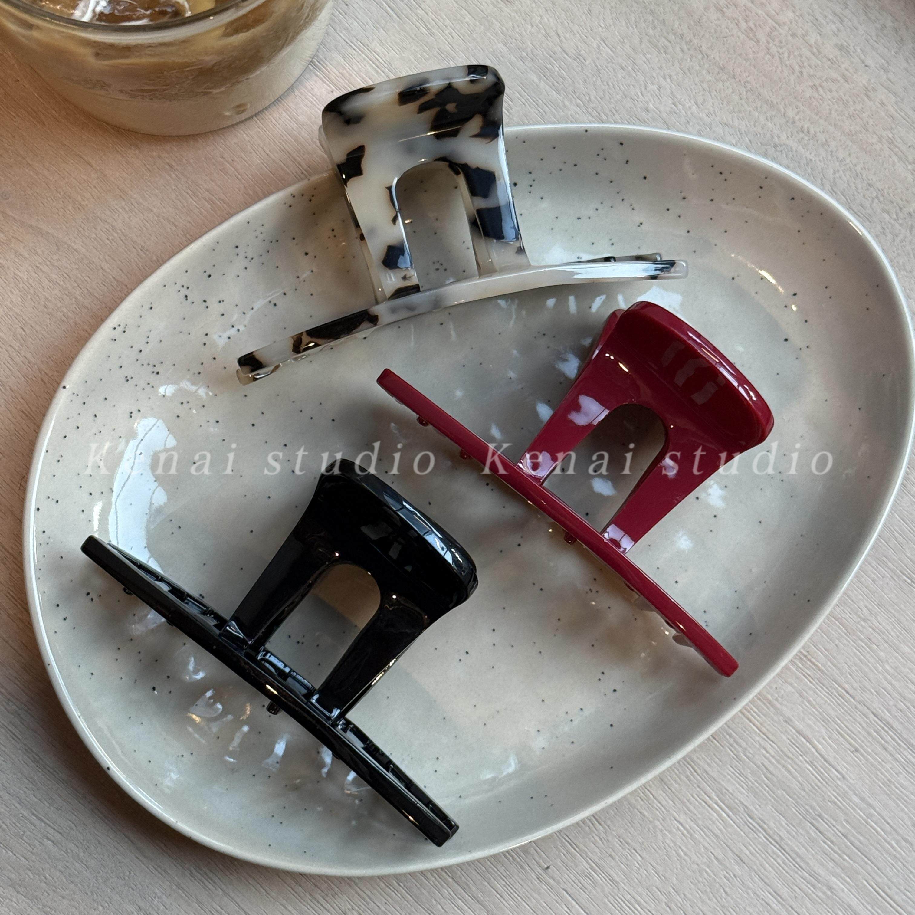 ins新款法式简约线条安哥拉红醋酸抓夹加厚板材高级感鲨鱼夹发抓