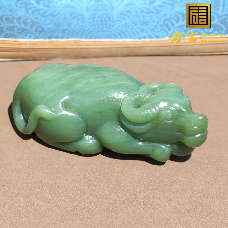 爆亏方言精品和田玉俄罗斯温润细腻阳绿猫眼碧玉生肖牛手把件O8