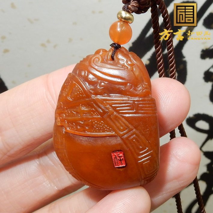 方言和田玉收藏级原生状黄沁黄玉名品玉籽料府上有龙吊坠挂件子F