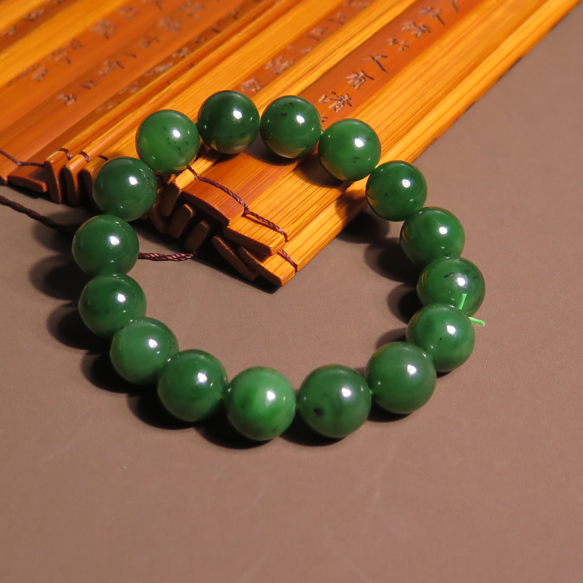 亏麻了方言品牌和田玉精品俄料高品质菠菜绿细腻碧玉卡13mm手串X7