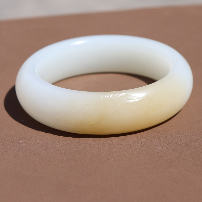 方言和田玉新疆且末料糖羊脂白玉无结构年年有余内径58mm手镯子o