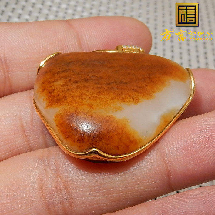 方言和田玉龙河老熟籽料挂件聚红活皮18K无结构真钻金镶玉吊坠子F