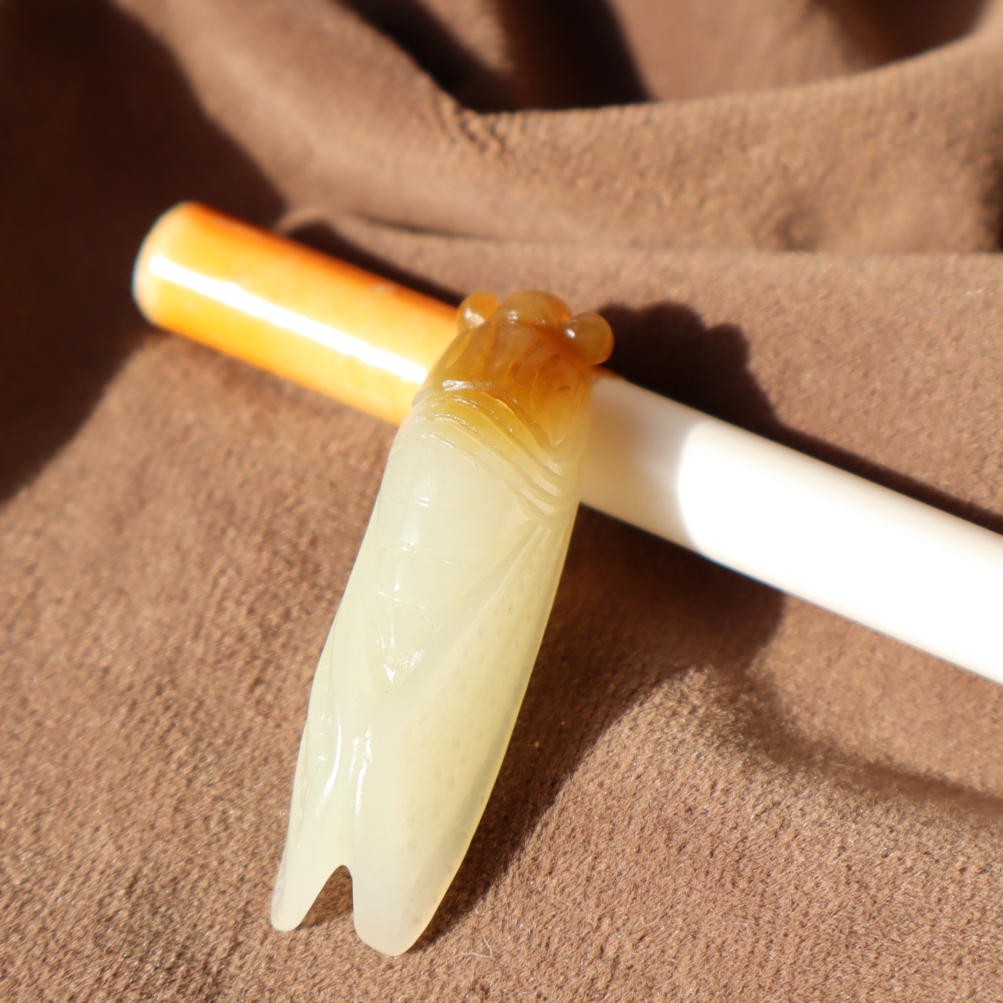 新疆细腻且末糖白玉一鸣惊人吊坠