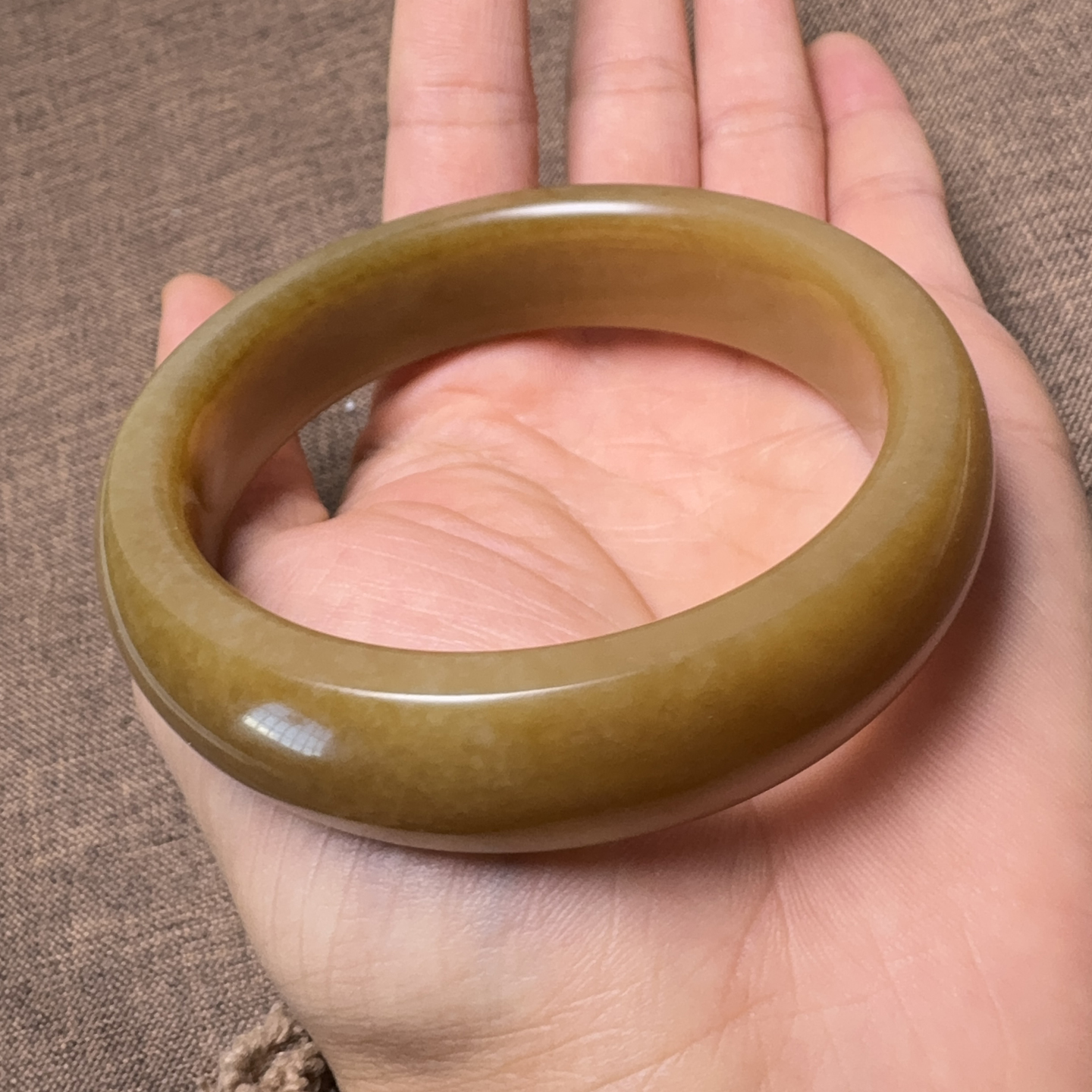 美美哒方言和田玉精品珍藏级新疆且末料细腻油润糖玉卡63mm手镯X5