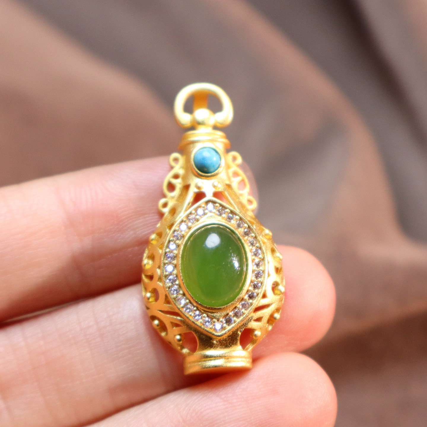 美哭了方言和田玉俄罗斯碧玉无结构起荧光精美925镶嵌宝瓶吊坠A2