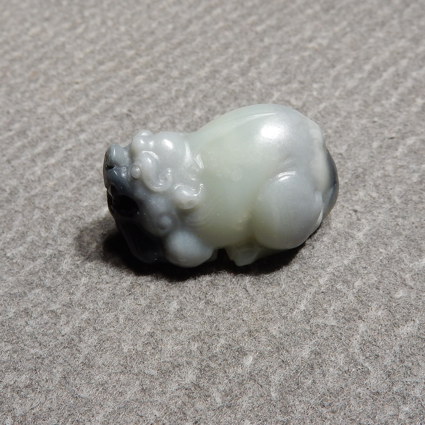 震惊了方言品牌和田玉黑白分明聚墨意境青花籽料貔貅吊坠挂件h2