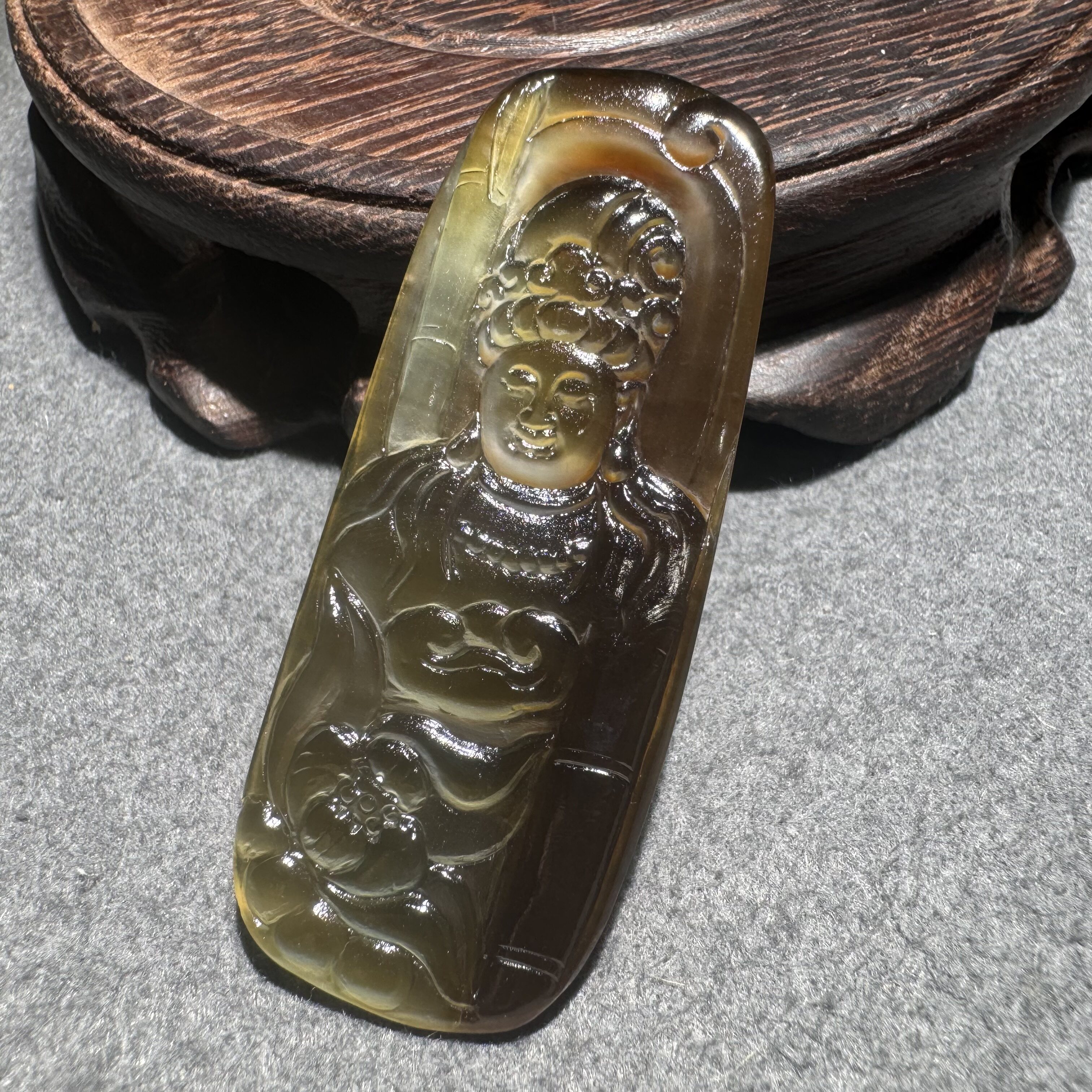 巨放漏方言和田玉老坑俄料菠菜绿碧玉通体起荧光带猫眼观音吊坠S6