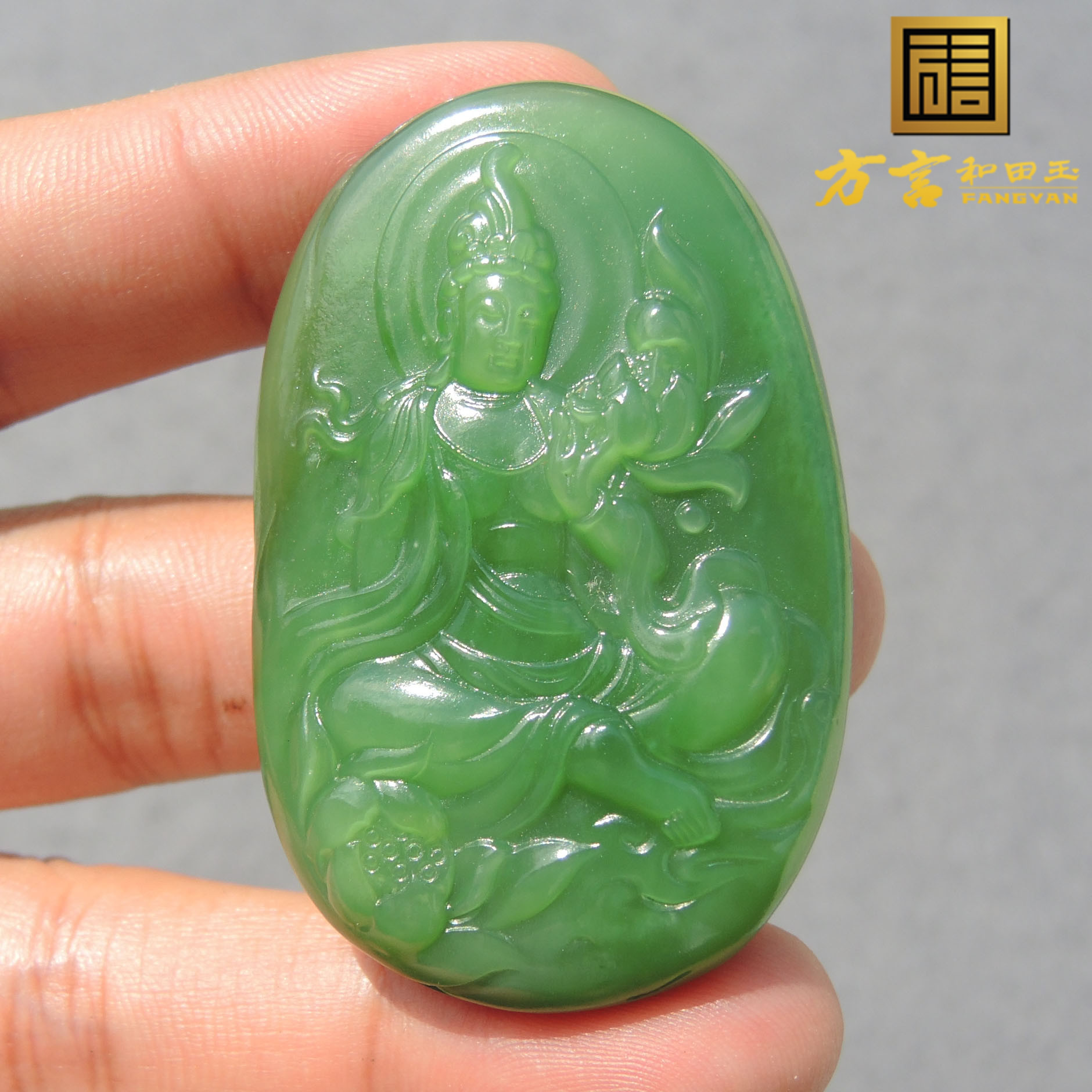 放漏方言和田玉亮眼老坑俄料辣菠菜绿无黑点带粉青碧玉观音吊坠S6