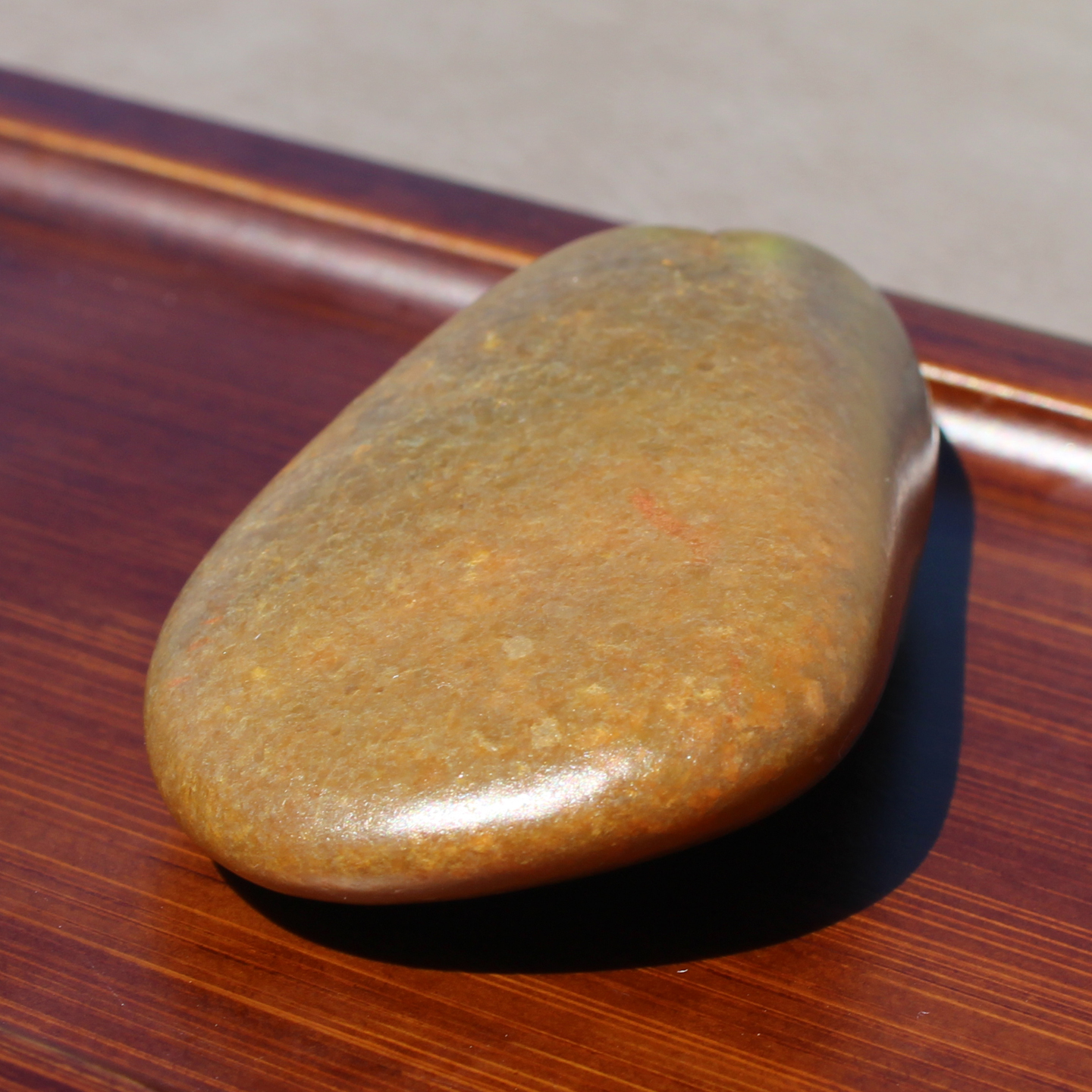 新疆黄沁皮黄玉籽料原石玩料吊坠