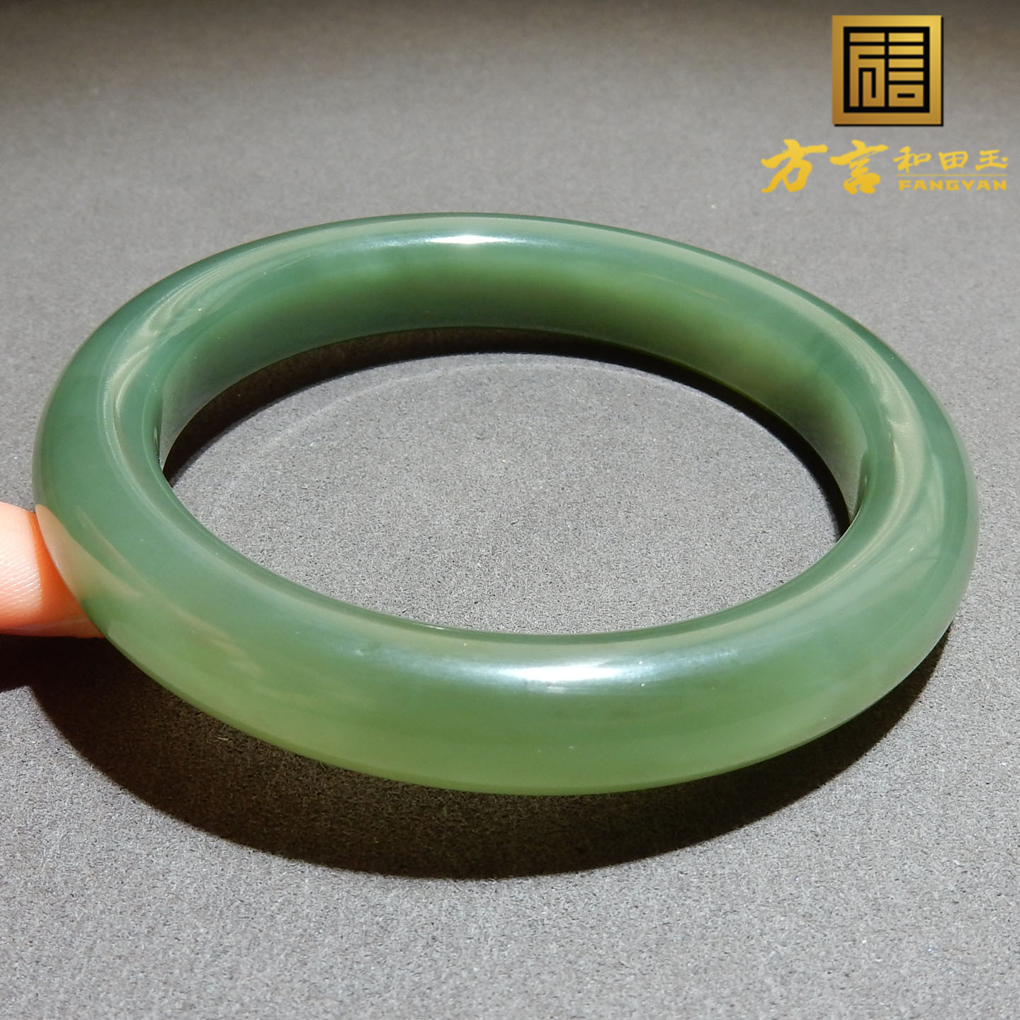 美美哒方言和田玉青海料细腻油润起胶感湖水绿60mm女士正装手镯A5