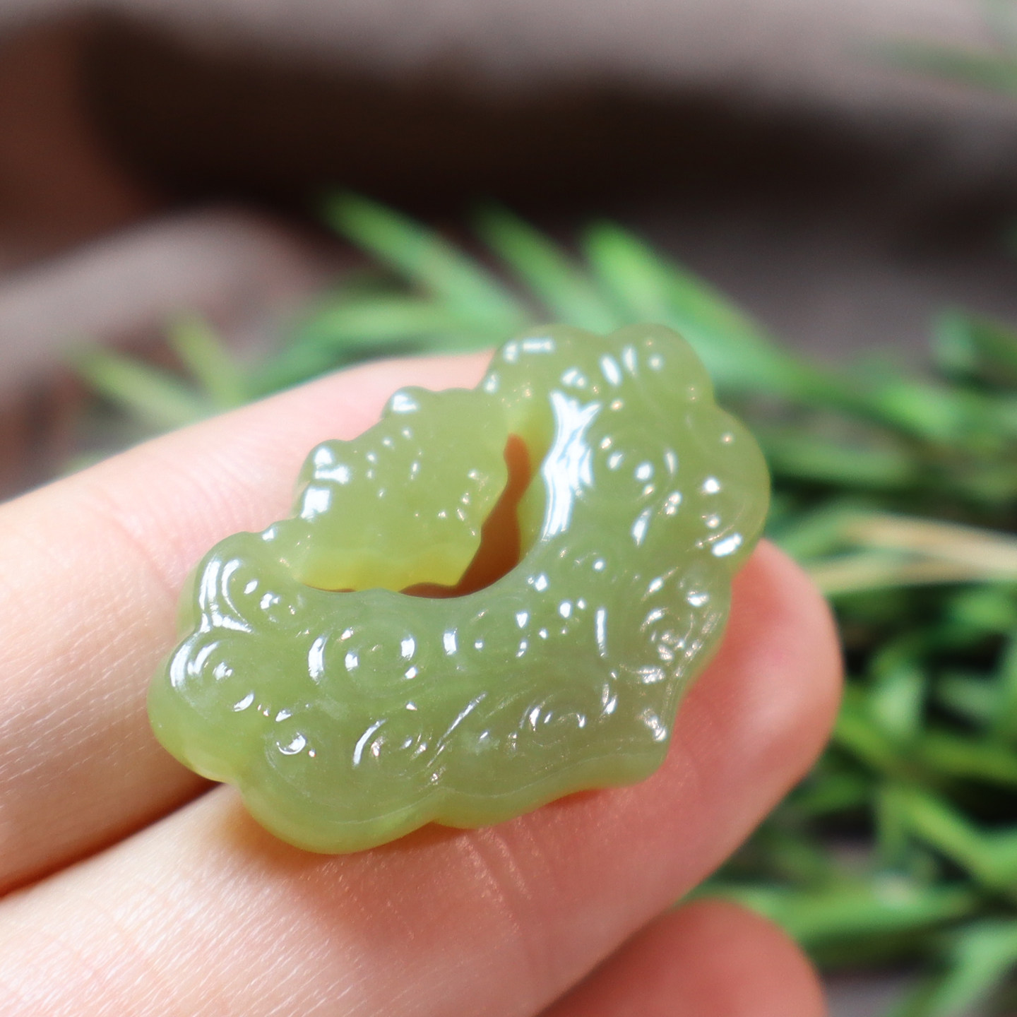 震惊了新疆且末料鸡油高脂高糯黄口老坑料精雕如意锁牌吊坠挂件A2