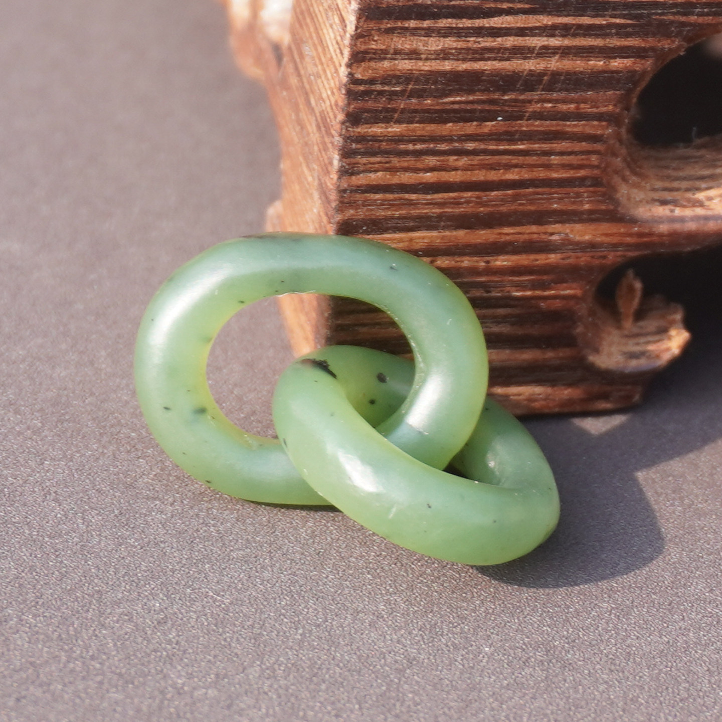 亏麻方言和田玉放漏特色俄料细润阳绿碧玉环环相扣吊坠挂件耳钉A6