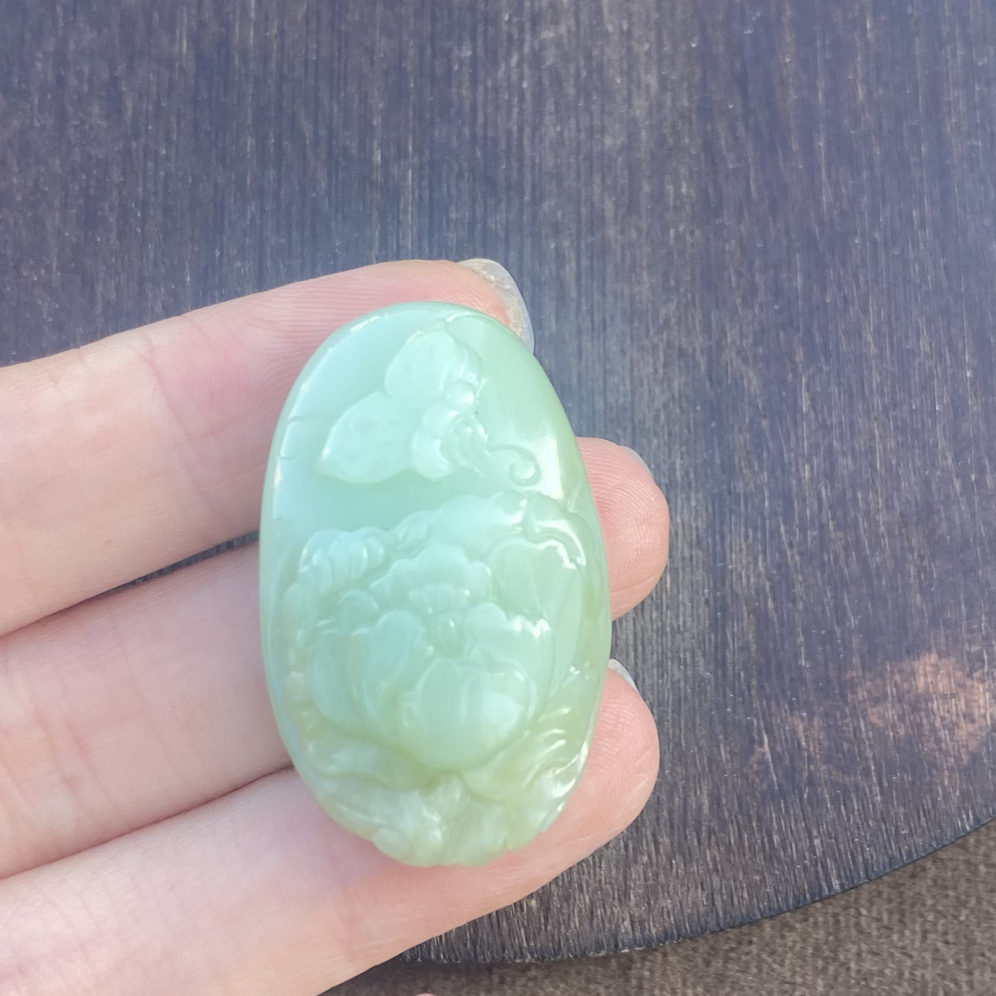 黑羊洞粉绿碧玉精雕花开富贵吊坠