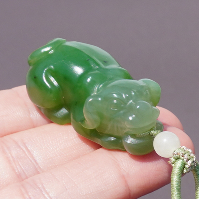 方言俄料油润细腻碧玉白加绿吊坠