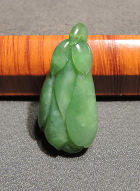 方言精品和田玉俄罗斯老坑料油性十足阳绿色碧玉玉兰花吊坠挂件h2