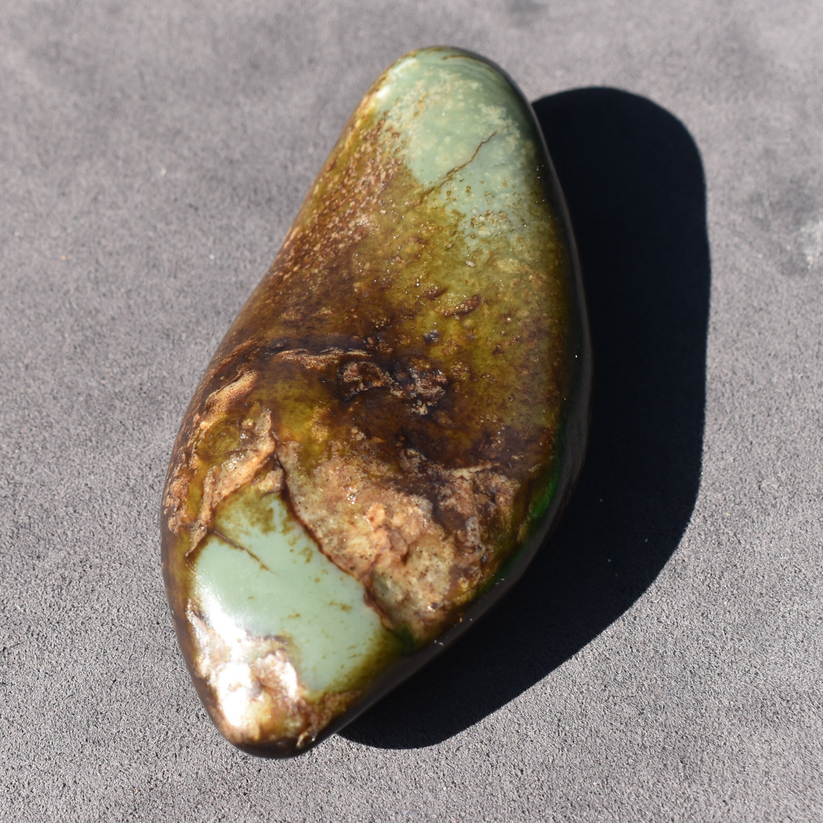 象形鱼方言和田玉罕见地表籽老熟金鹿皮天蓝色蓝玉籽料原石玩料R1