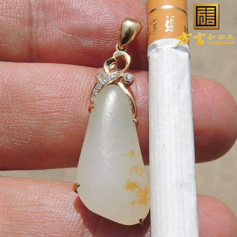 方言一口气红活皮水滴型带翠羊脂玉籽料18K金镶玉真钻原石吊坠子F