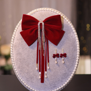 在逃公主敬酒服头饰新娘2025新款酒红色丝绒大蝴蝶结订婚发夹耳环