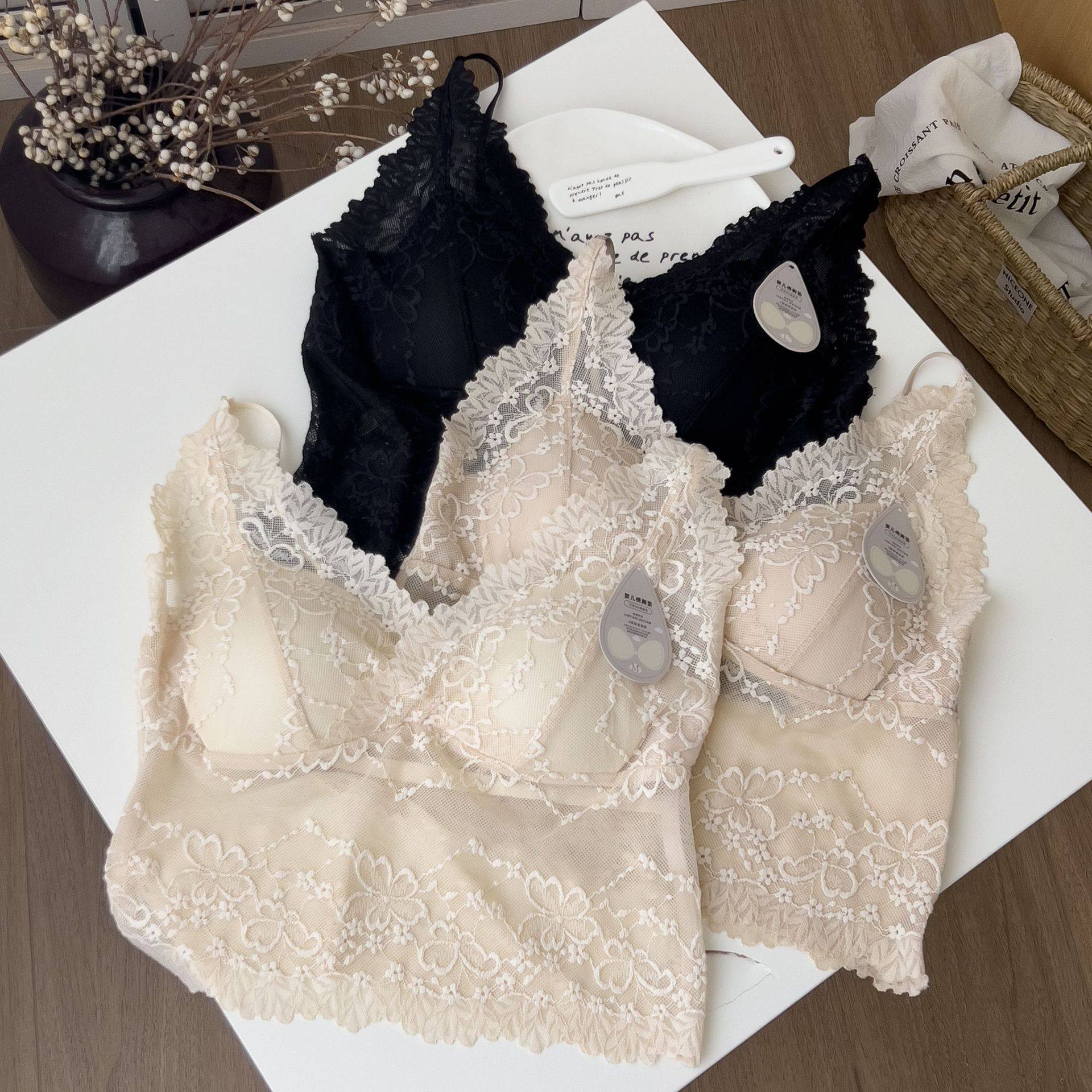 新款性感春夏薄款V领花卉蕾丝吊带固定乳胶杯美背百搭透气女内衣,女士内衣/男士内衣/家居服,吊带/背心/T恤/打底/肌底衣,淘宝优惠券,粉丝福利购,淘宝优惠卷