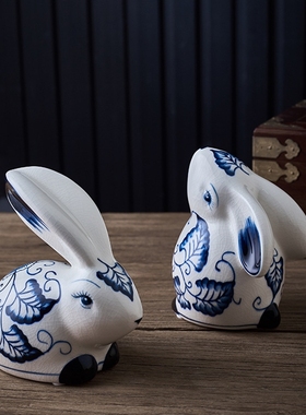 景德镇陶瓷青花兔手绘裂纹雕塑可爱兔子摆件现代中式客厅书房装饰